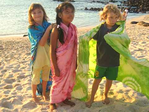 ガラパゴス諸島での欧米人子供たち